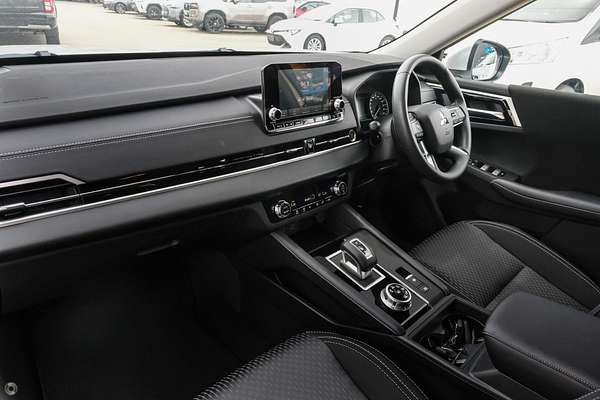 2025 Mitsubishi Outlander ES ZM