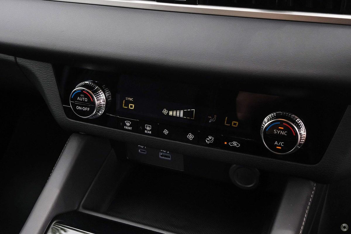 2025 Mitsubishi Outlander ES ZM