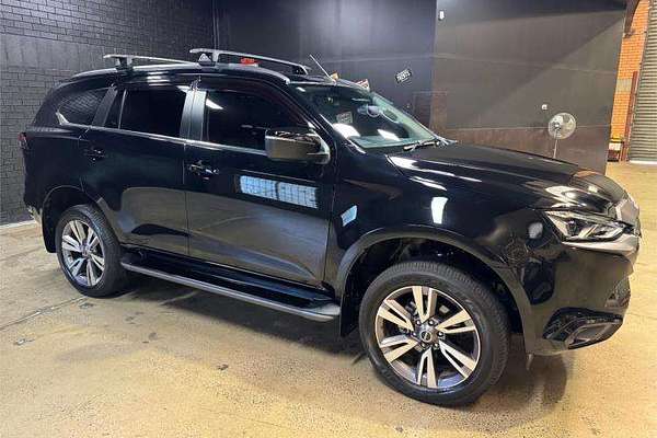 2023 Isuzu MU-X LS-T