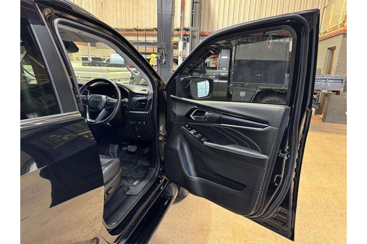2023 Isuzu MU-X LS-T
