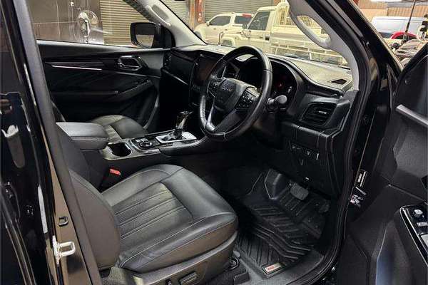 2023 Isuzu MU-X LS-T