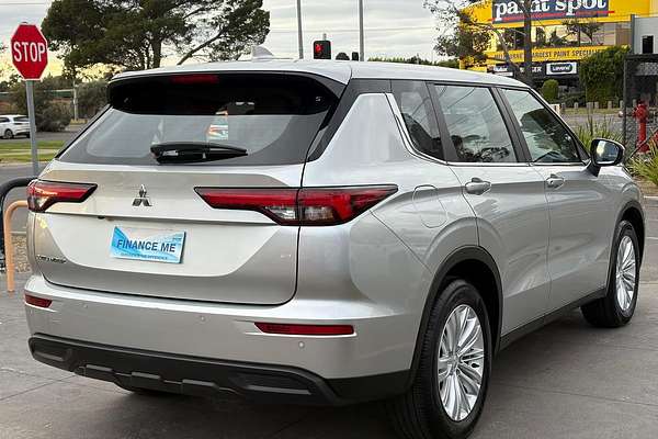 2024 Mitsubishi Outlander ES ZM