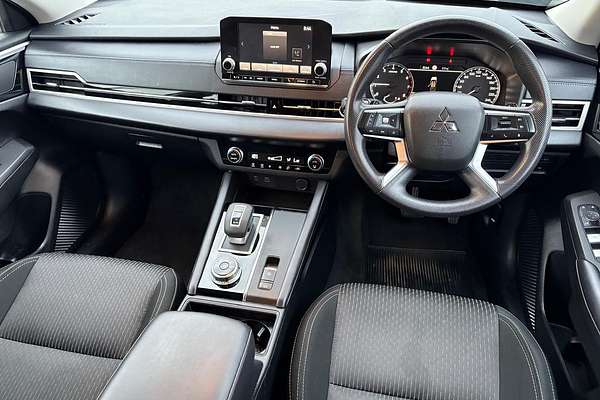 2024 Mitsubishi Outlander ES ZM