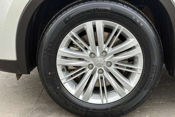 2024 Mitsubishi Outlander ES ZM