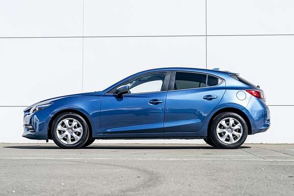 2017 Mazda Axela