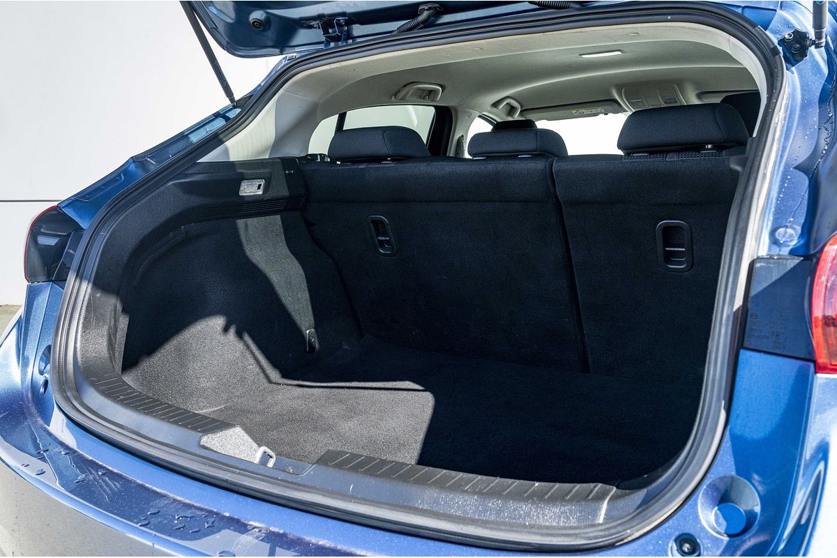 2017 Mazda Axela