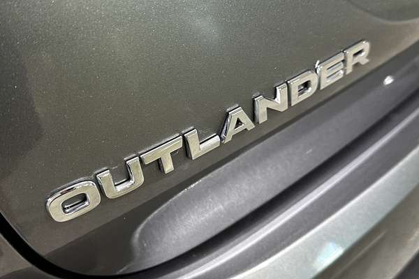 2021 Mitsubishi Outlander ES ZM