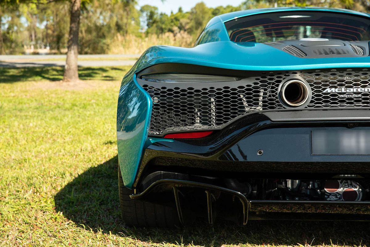 2023 McLaren Artura Performance P16