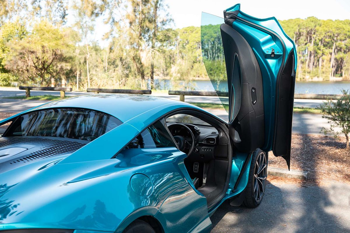 2023 McLaren Artura Performance P16