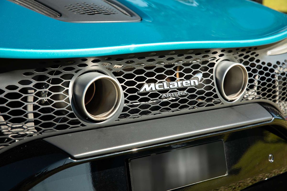 2023 McLaren Artura Performance P16