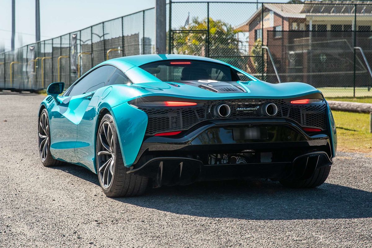 2023 McLaren Artura Performance P16