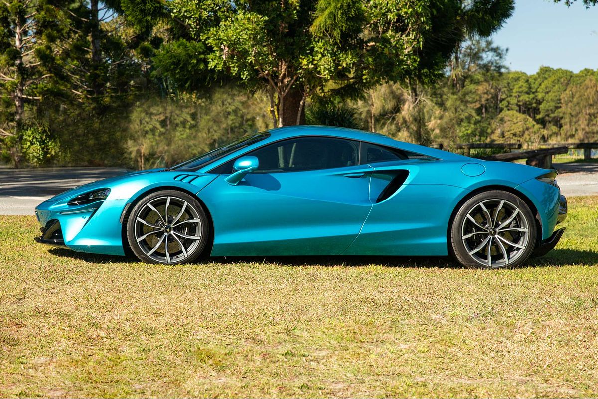 2023 McLaren Artura Performance P16