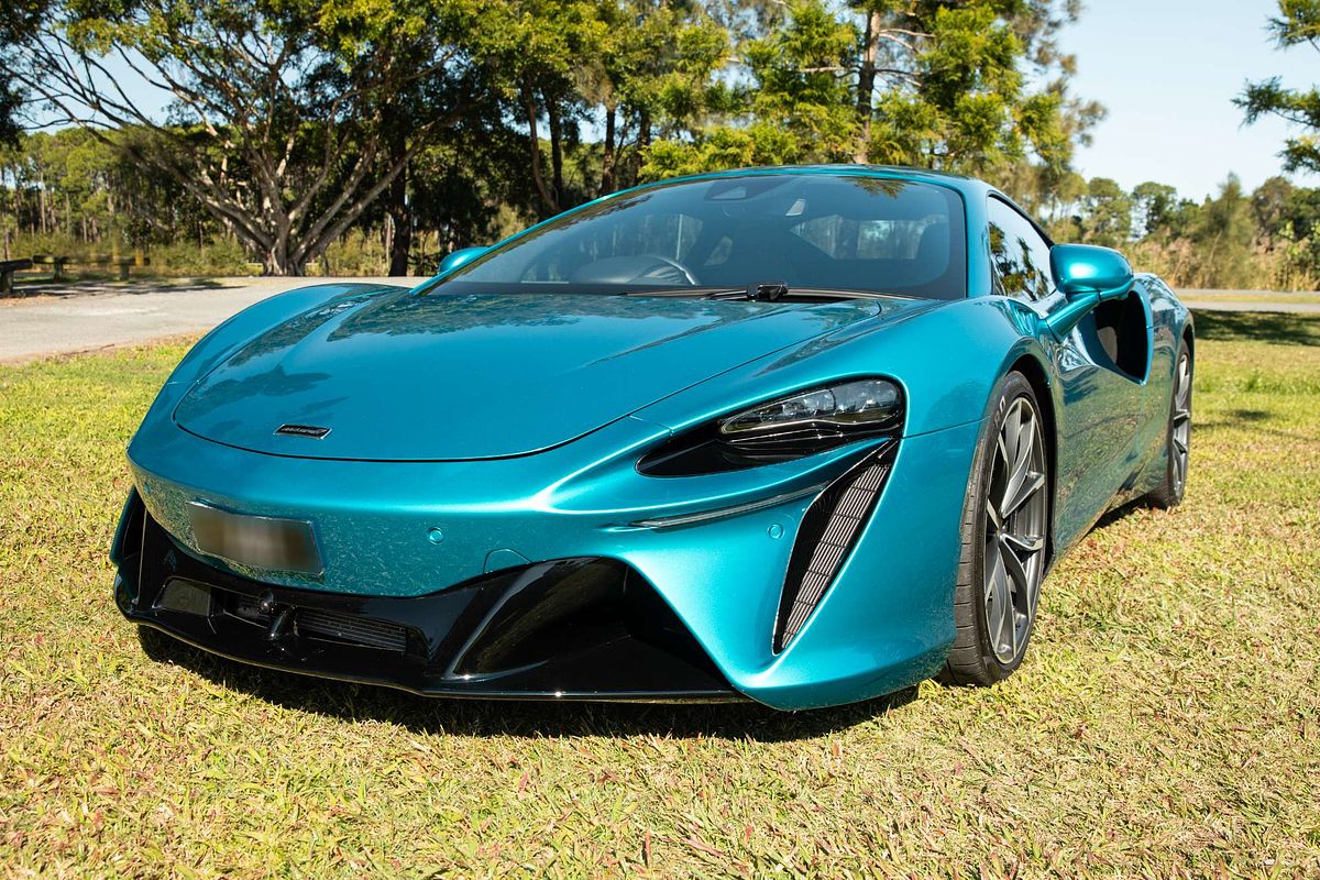 2023 McLaren Artura Performance P16
