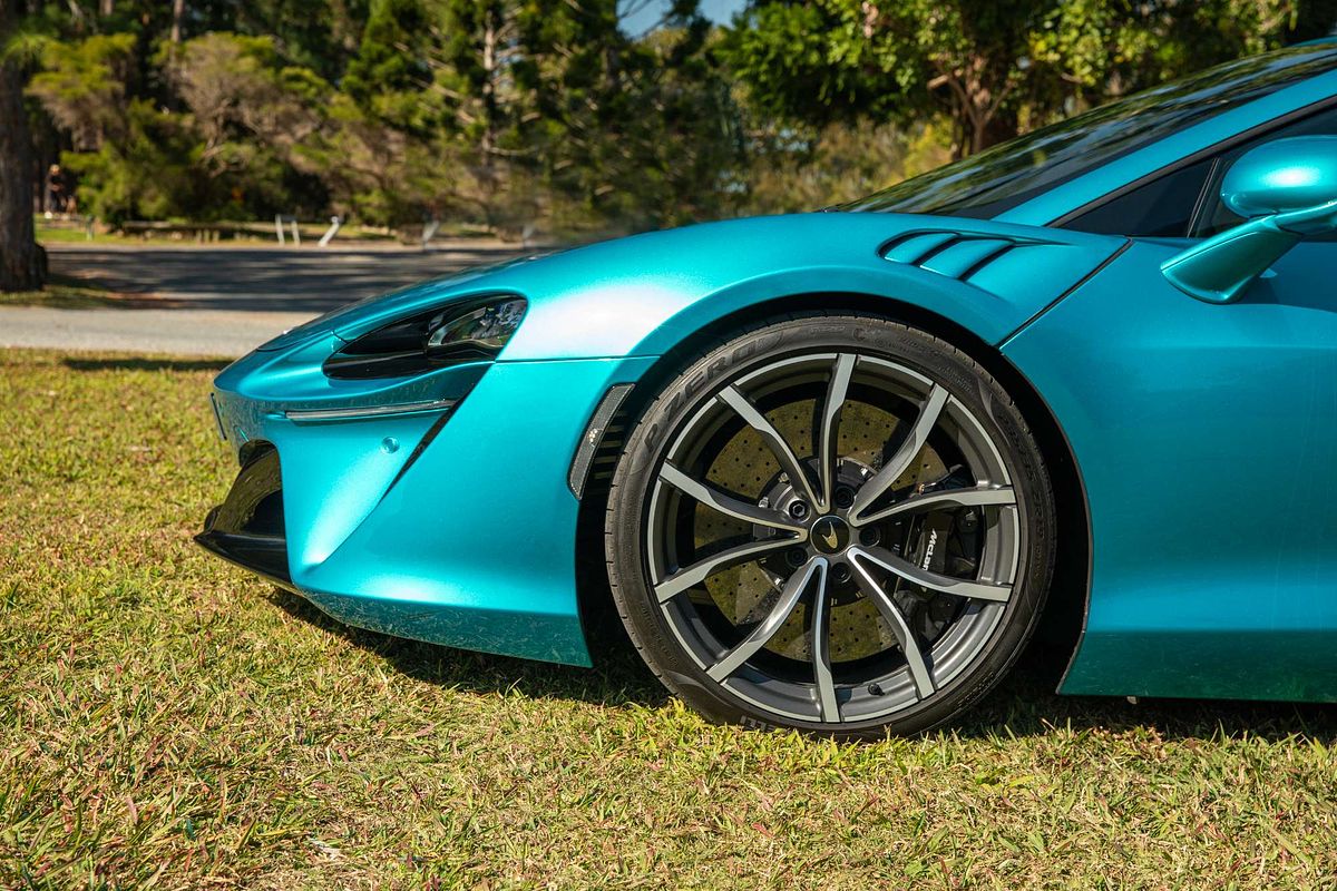 2023 McLaren Artura Performance P16