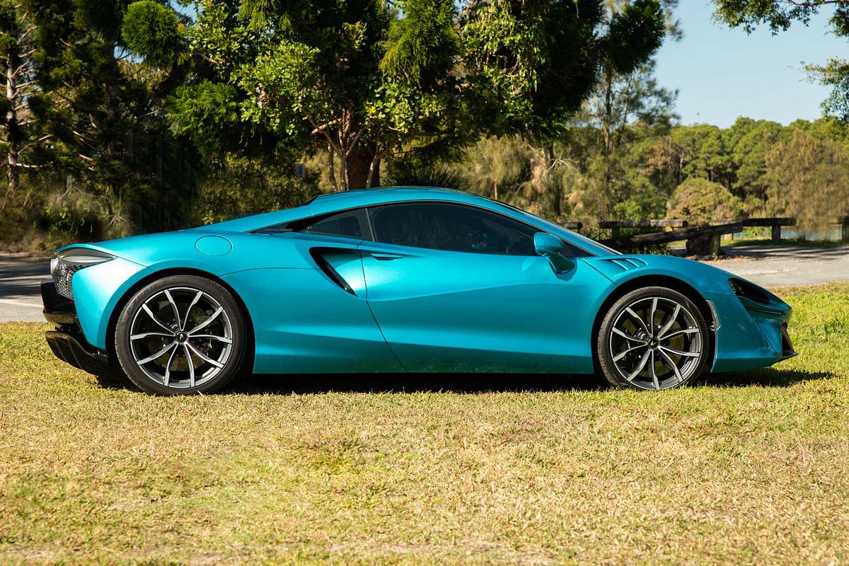 2023 McLaren Artura Performance P16
