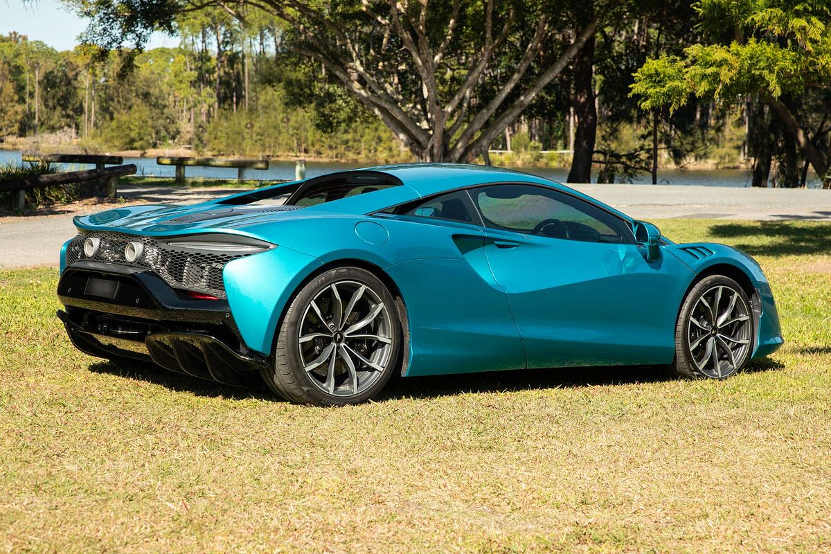 2023 McLaren Artura Performance P16
