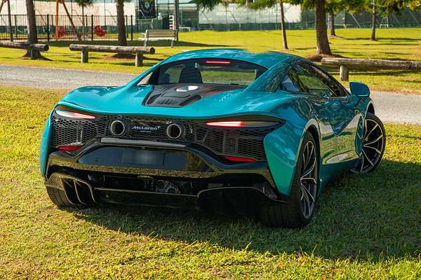 2023 McLaren Artura Performance P16