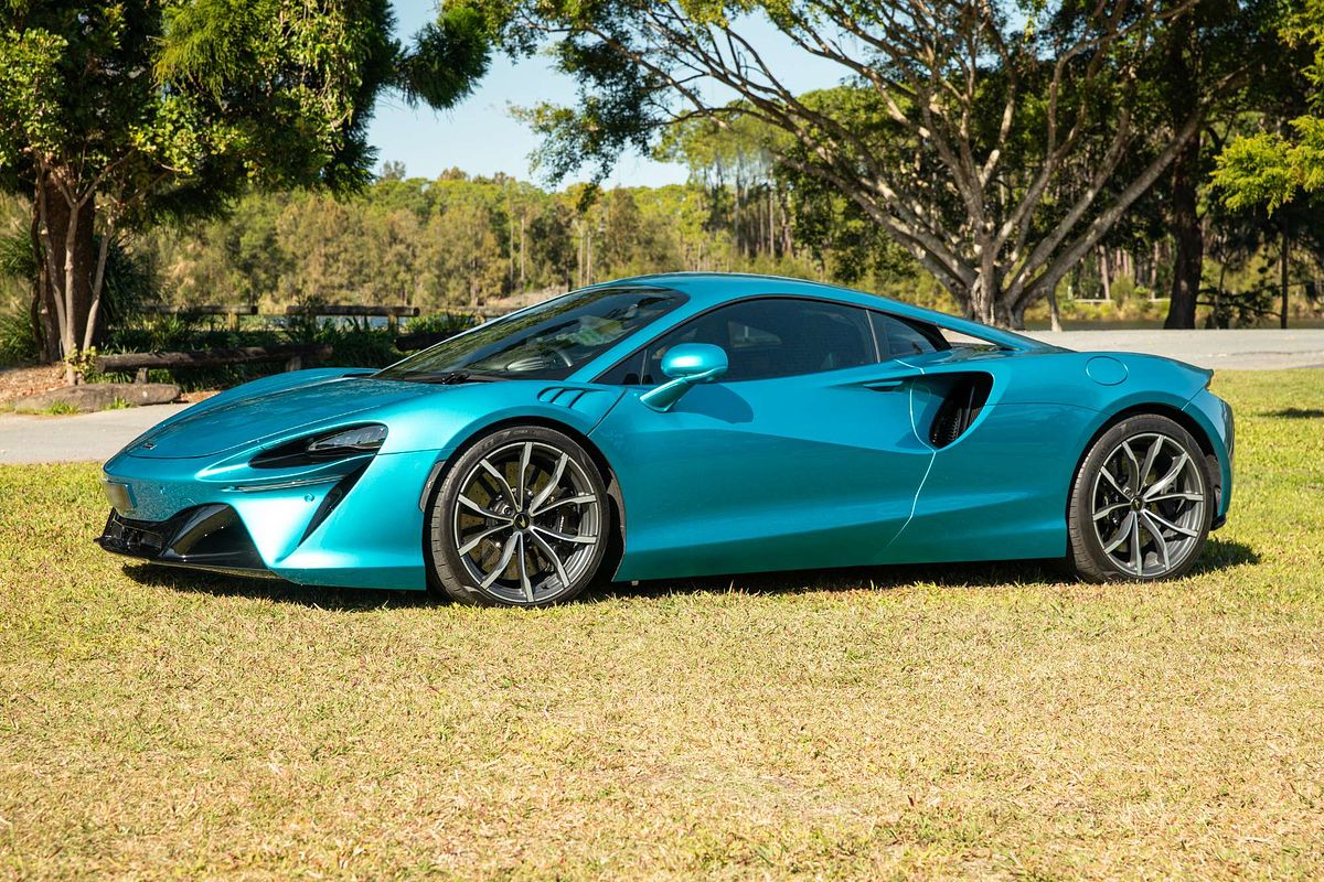 2023 McLaren Artura Performance P16