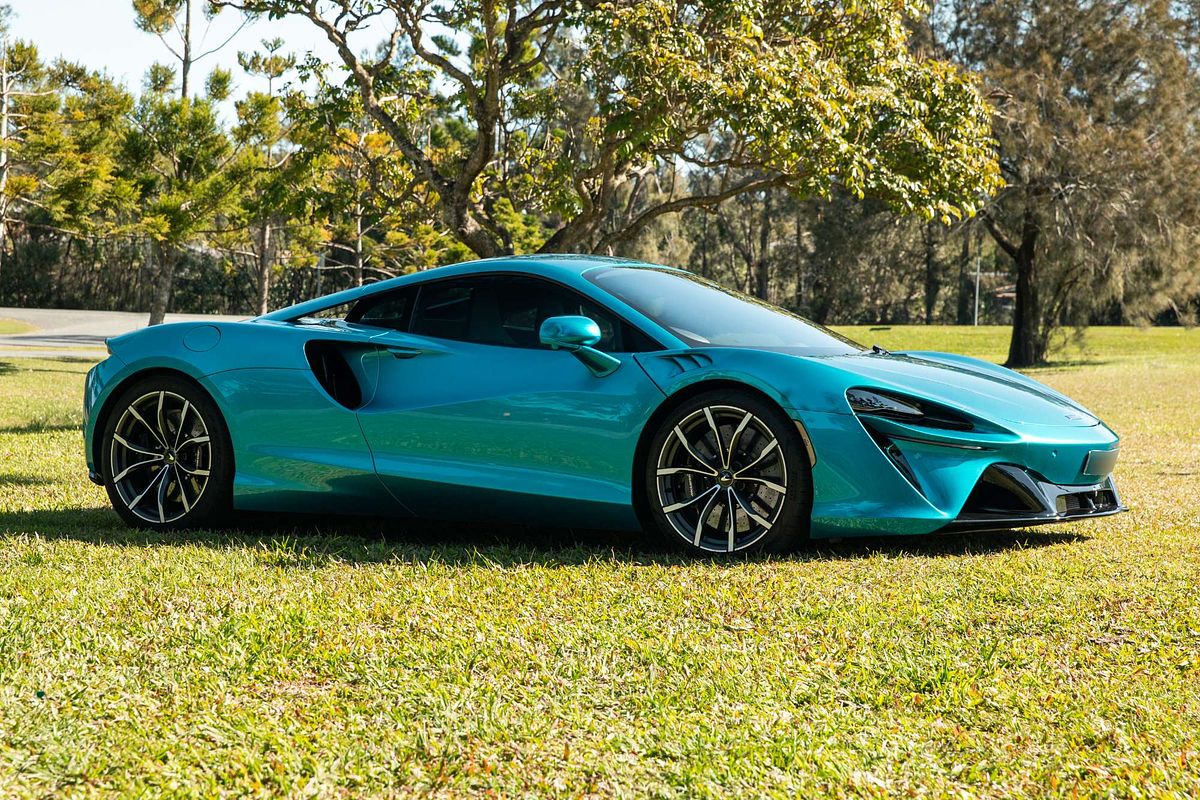 2023 McLaren Artura Performance P16