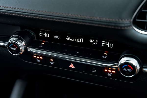 2023 Mazda 3 Limited 2.5P/6At