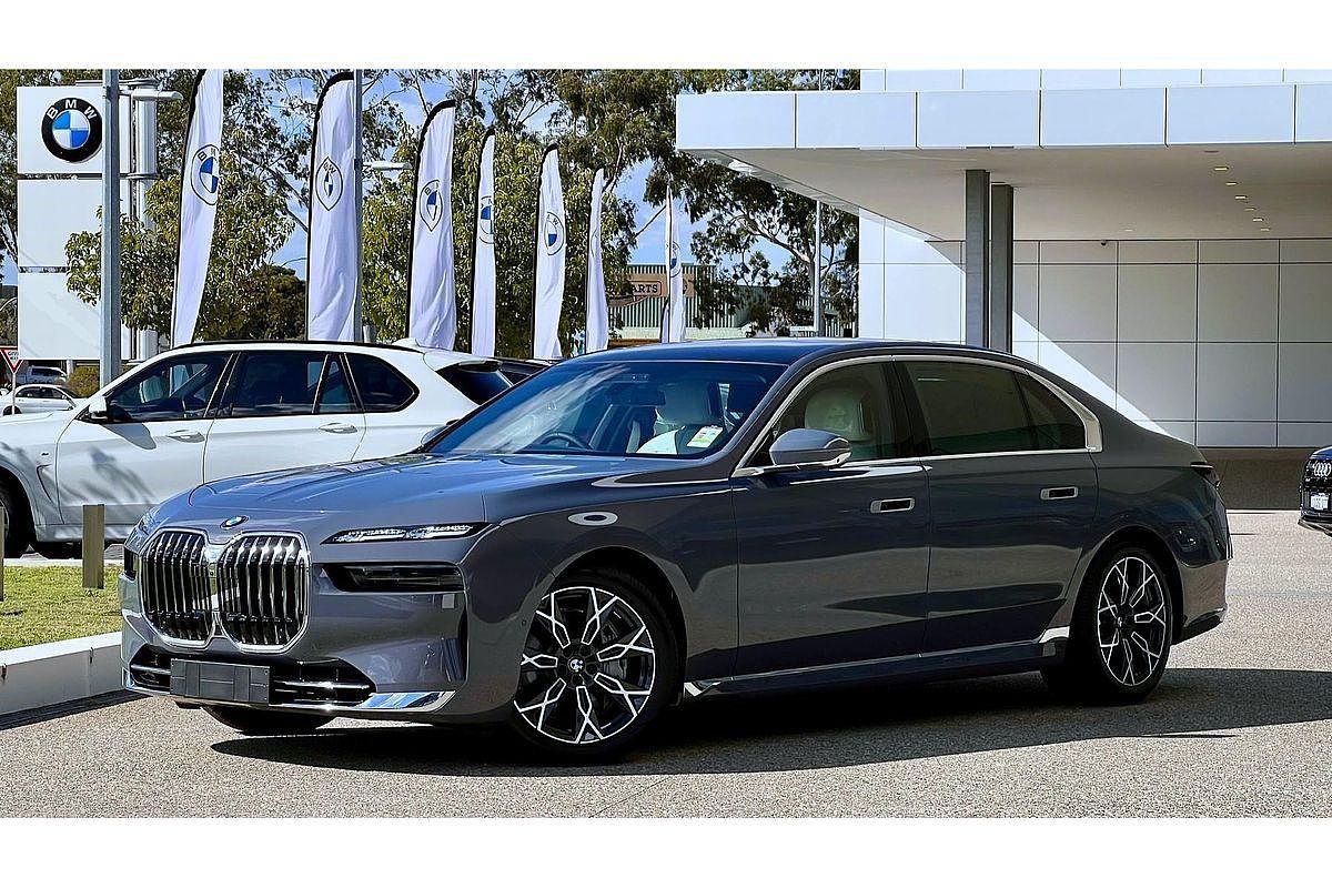 2025 BMW 7 Series 740i M Sport G70