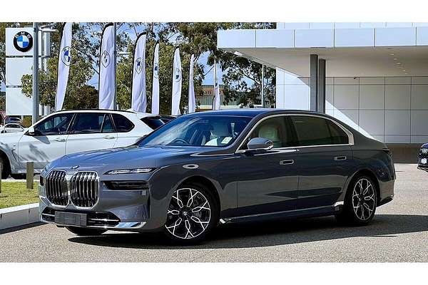 2025 BMW 7 Series 740i M Sport G70