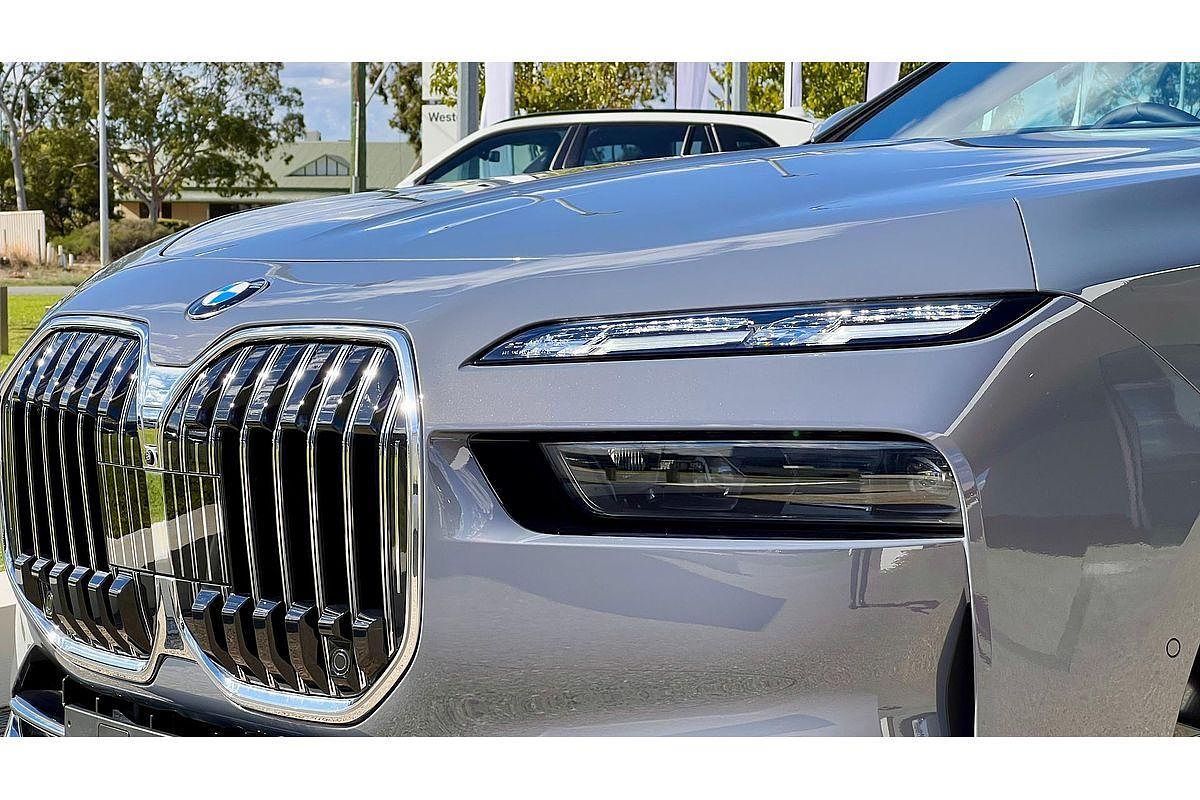 2025 BMW 7 Series 740i M Sport G70
