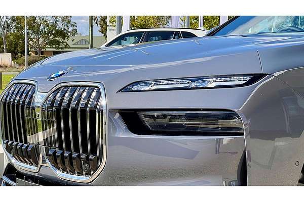 2025 BMW 7 Series 740i M Sport G70