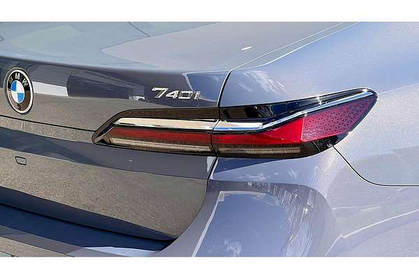2025 BMW 7 Series 740i M Sport G70