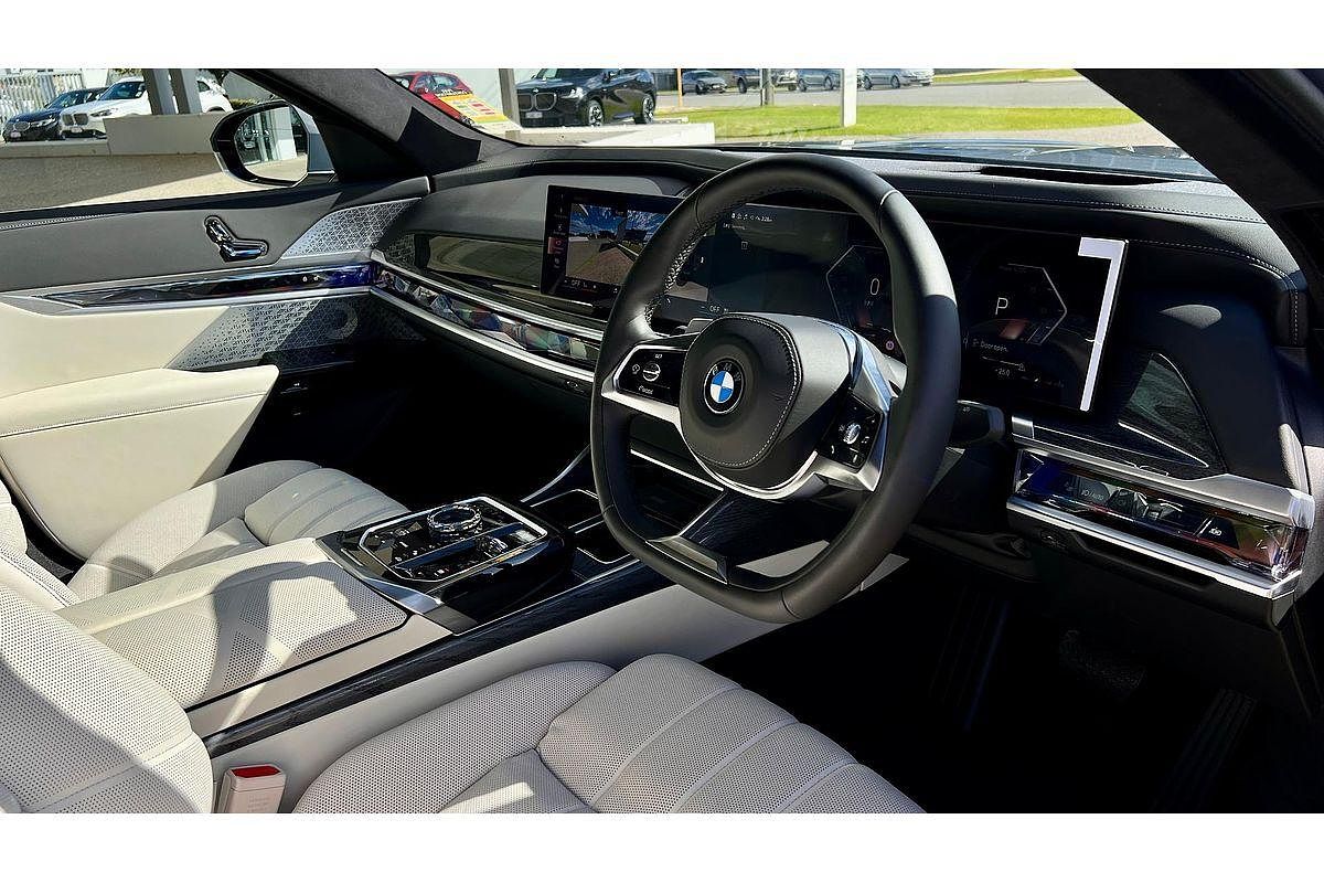 2025 BMW 7 Series 740i M Sport G70
