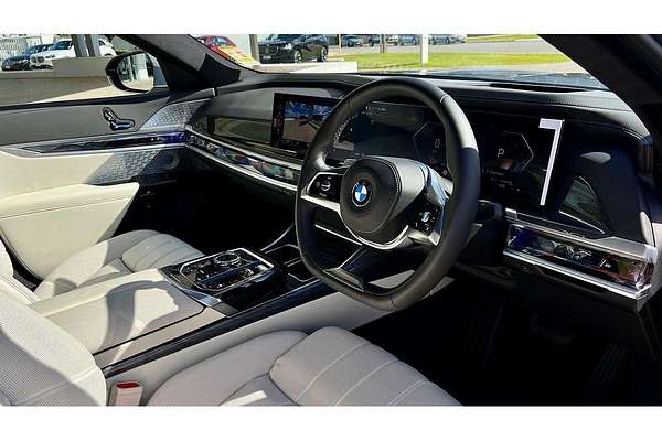 2025 BMW 7 Series 740i M Sport G70