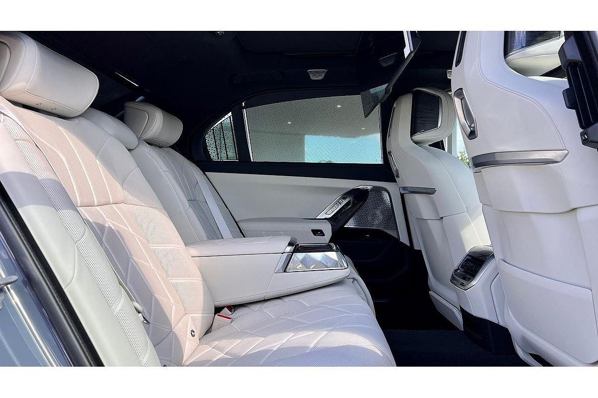 2025 BMW 7 Series 740i M Sport G70