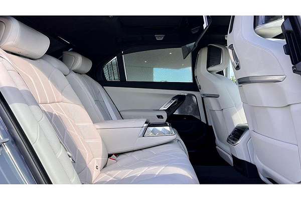 2025 BMW 7 Series 740i M Sport G70