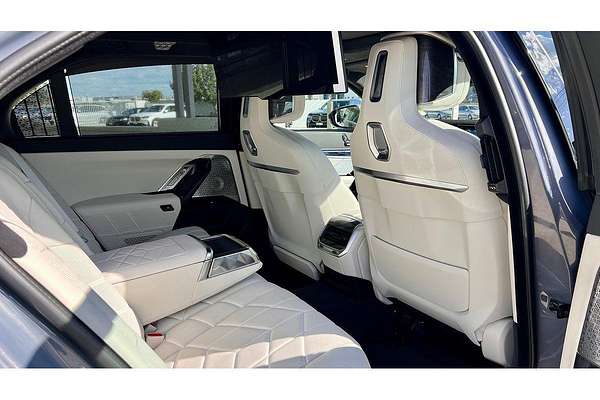 2025 BMW 7 Series 740i M Sport G70