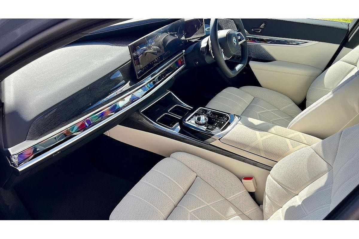 2025 BMW 7 Series 740i M Sport G70