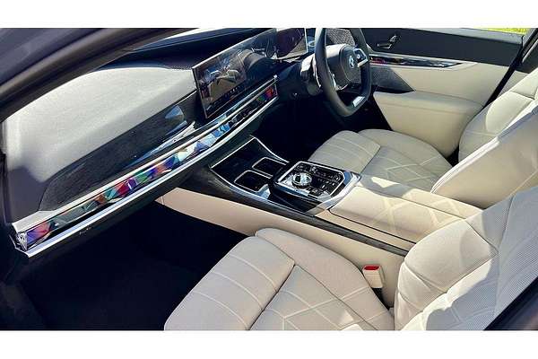 2025 BMW 7 Series 740i M Sport G70