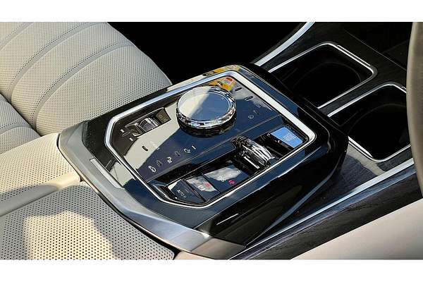 2025 BMW 7 Series 740i M Sport G70