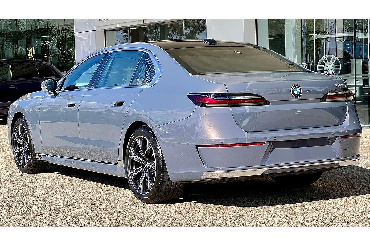 2025 BMW 7 Series 740i M Sport G70