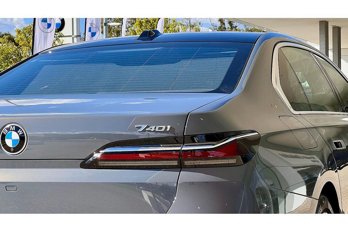 2025 BMW 7 Series 740i M Sport G70
