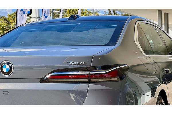 2025 BMW 7 Series 740i M Sport G70
