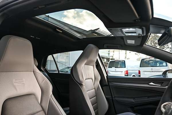 2025 Volkswagen Golf 110TSI R-Line 8.5
