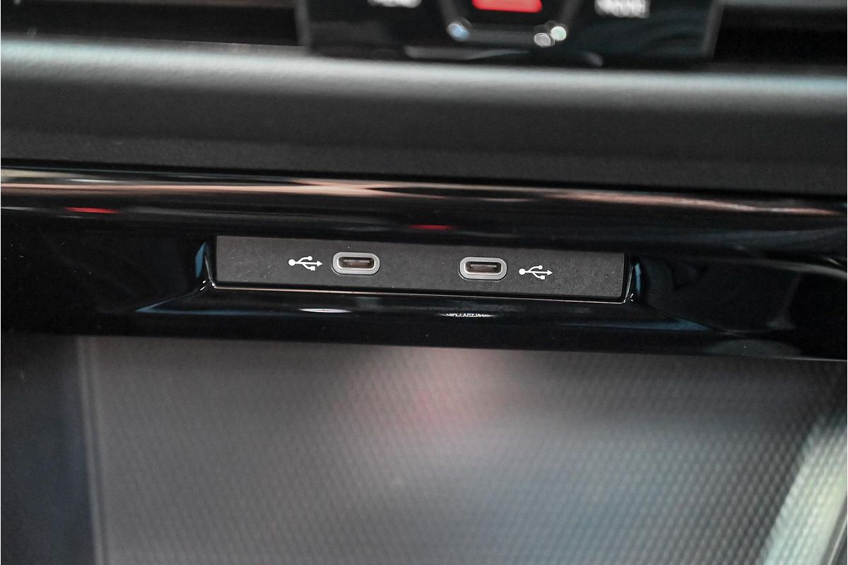 2025 Volkswagen Golf 110TSI R-Line 8.5