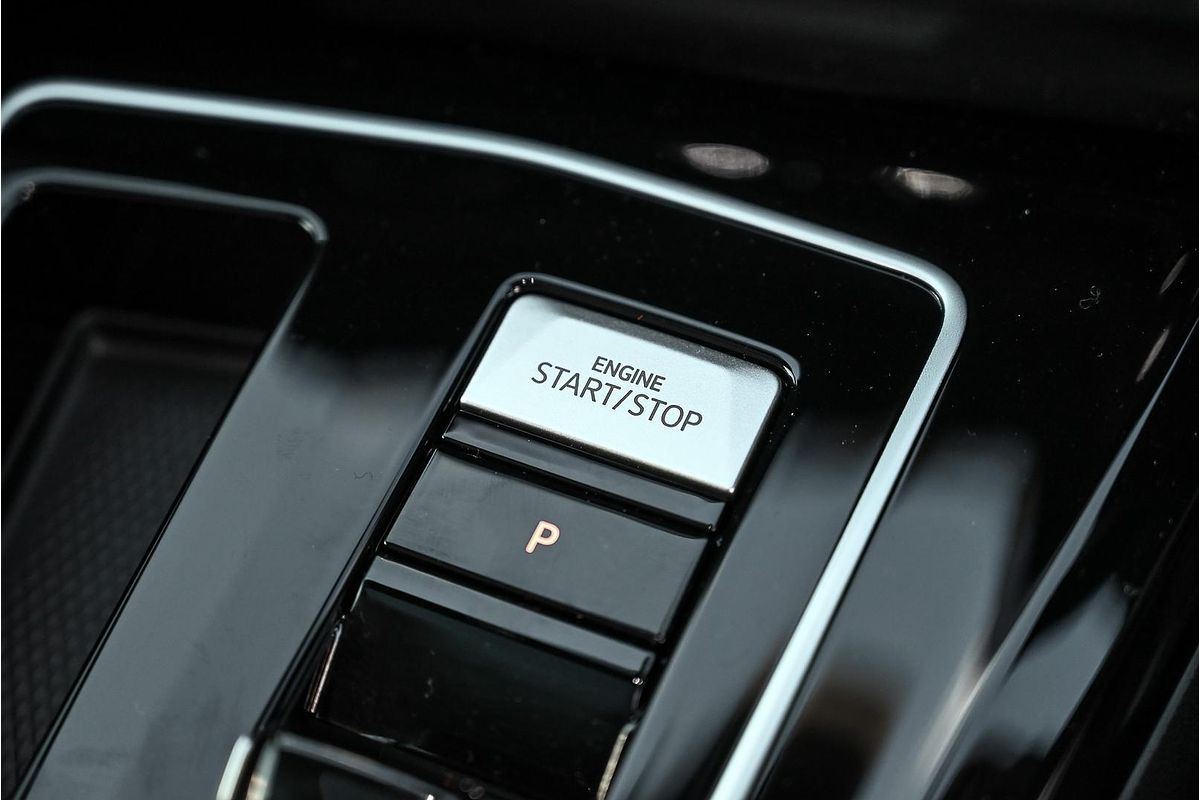 2025 Volkswagen Golf 110TSI R-Line 8.5