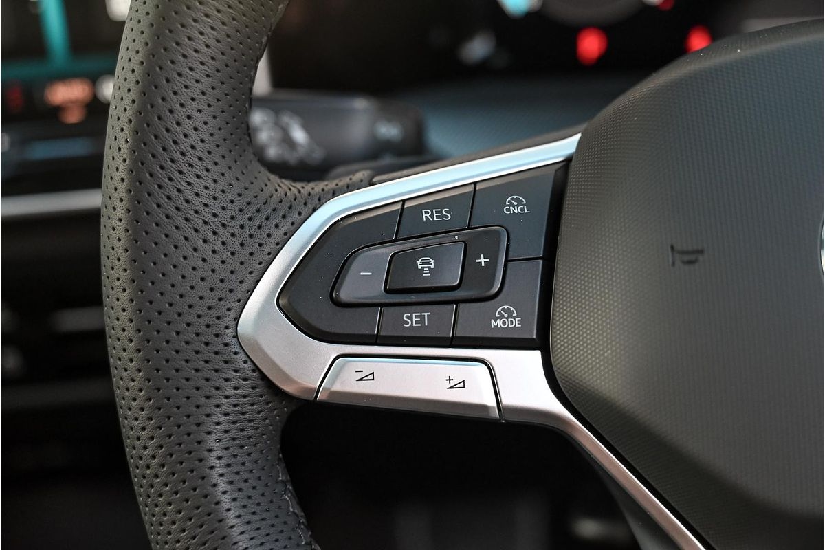 2025 Volkswagen Golf 110TSI R-Line 8.5