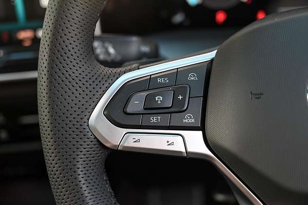 2025 Volkswagen Golf 110TSI R-Line 8.5