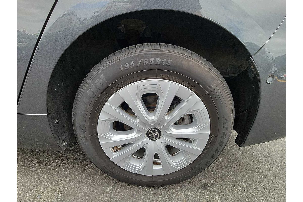2022 Toyota Prius LE