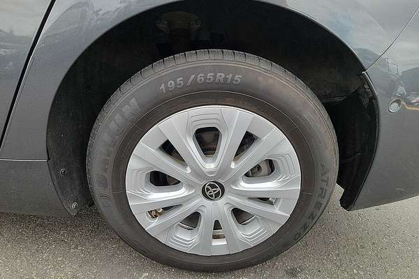 2022 Toyota Prius LE