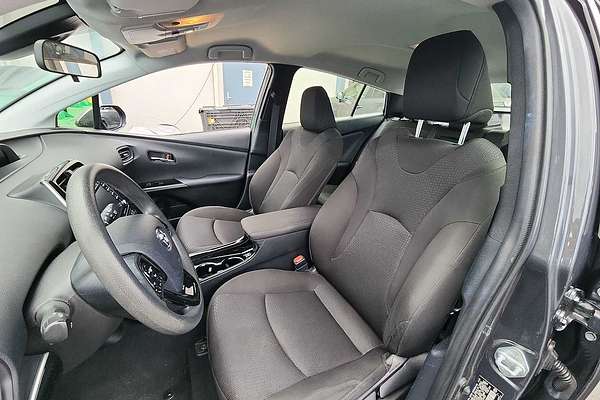 2022 Toyota Prius LE