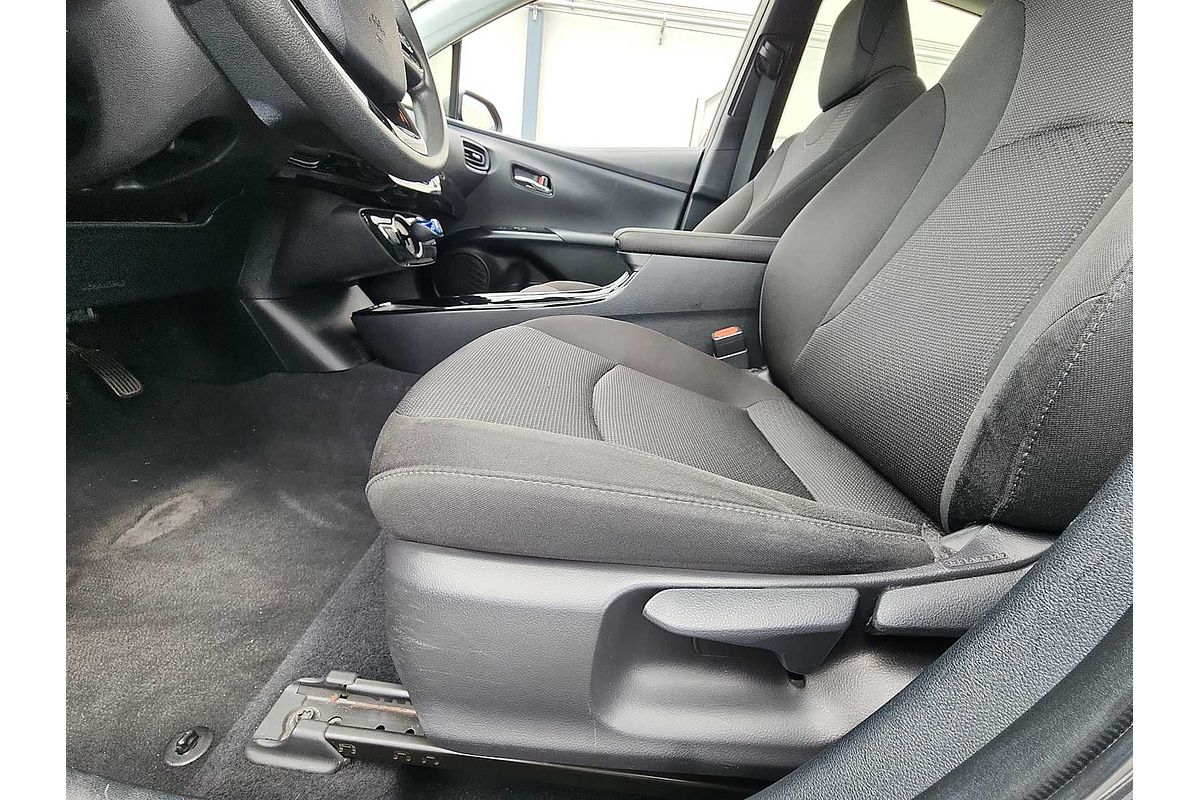 2022 Toyota Prius LE