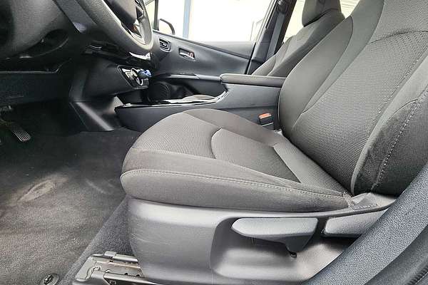 2022 Toyota Prius LE